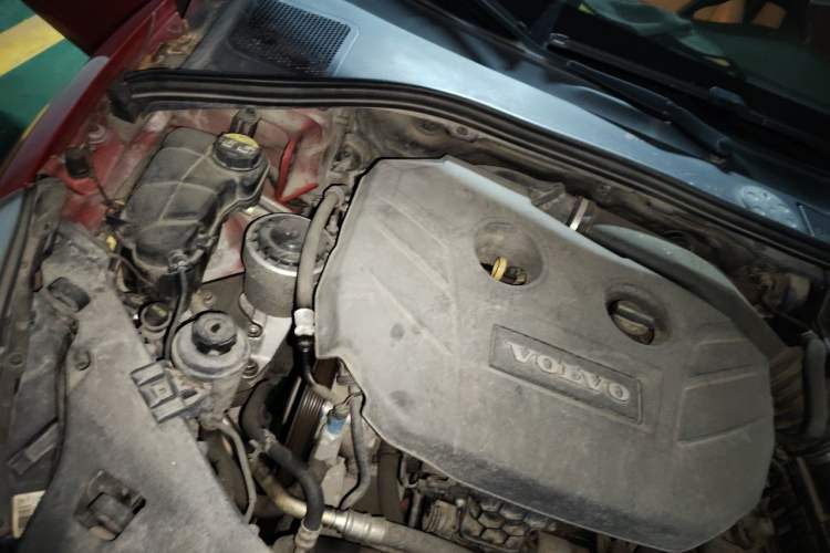 Used Volvo S60 2012 T5 Comfort Edition Engine Bay Right
