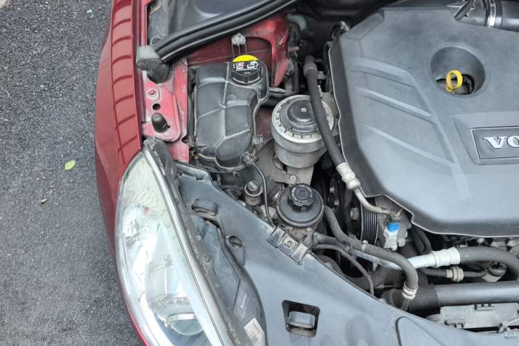Used Volvo S60 2012 T5 Zhiya Edition Engine Bay Right