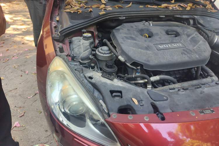 Used Volvo S60 2012 T5 Comfort Edition Engine Bay Right
