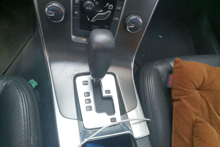 Used Volvo S60 2012 1.6T DRIVe Comfort Edition Gear Lever