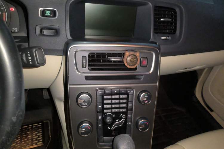 Used Volvo S60 2012 1.6T DRIVe Comfort Edition Audio And AC Panel