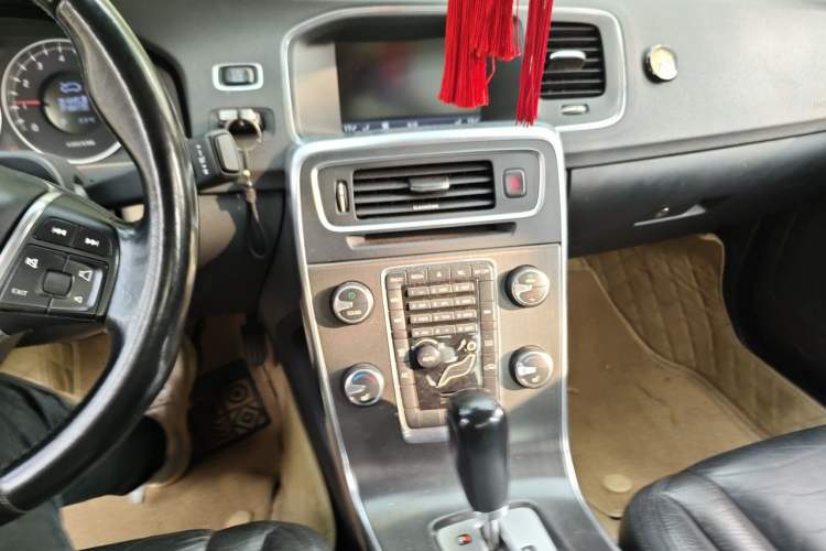 Used Volvo S60 2012 1.6T DRIVe Comfort Edition Audio And AC Panel