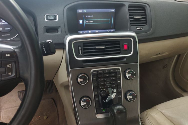 Used Volvo S60 2012 T5 Prestige Edition Audio And AC Panel