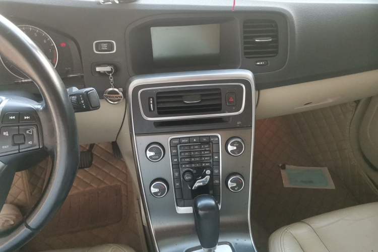 Used Volvo S60 2012 T5 Zhiya Edition Audio And AC Panel