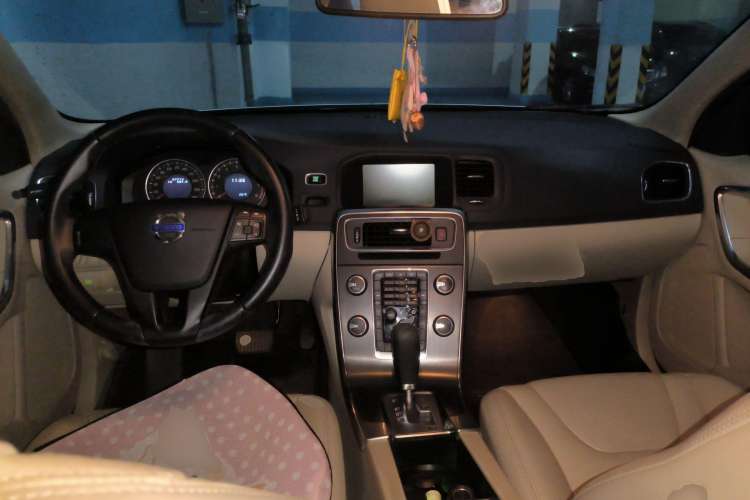 Used Volvo S60 2012 1.6T DRIVe Comfort Edition Center Console