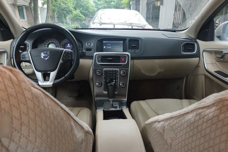 Used Volvo S60 2012 T5 Prestige Edition Center Console