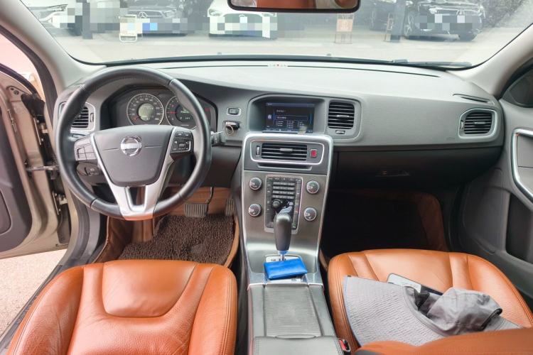 Used Volvo S60 2012 T5 Zhiya Edition Center Console
