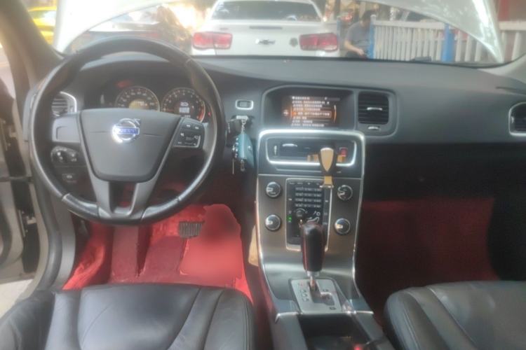 Used Volvo S60 2012 T5 Comfort Edition Center Console