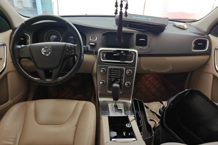 Used Volvo S60 2012 T5 Comfort Edition Center Console