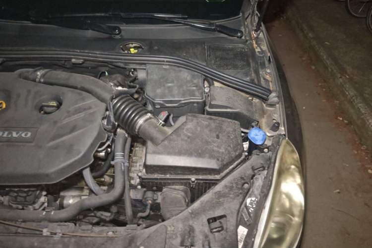 Used Volvo S60 2012 T5 Comfort Edition Engine Bay Left