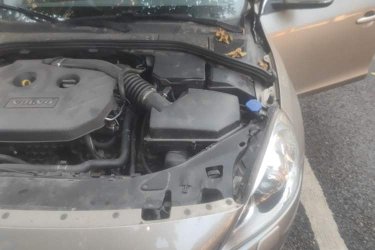 Used Volvo S60 2012 T5 Comfort Edition Engine Bay Left