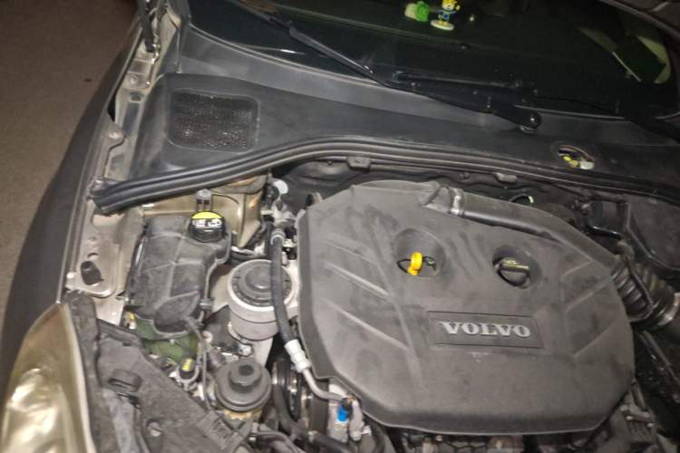 Used Volvo S60 2012 T5 Comfort Edition Engine Bay Right