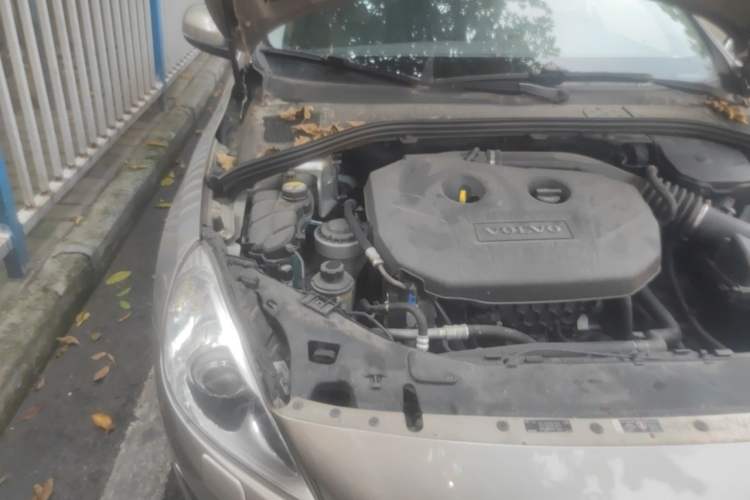 Used Volvo S60 2012 T5 Comfort Edition Engine Bay Right