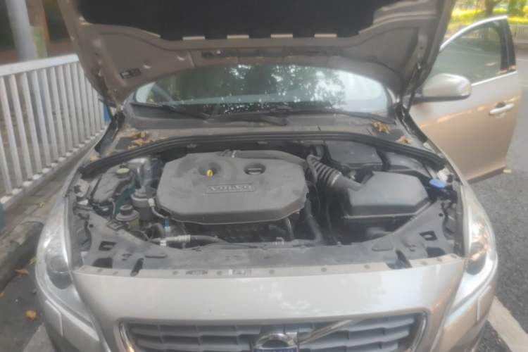 Used Volvo S60 2012 T5 Comfort Edition Engine Bay