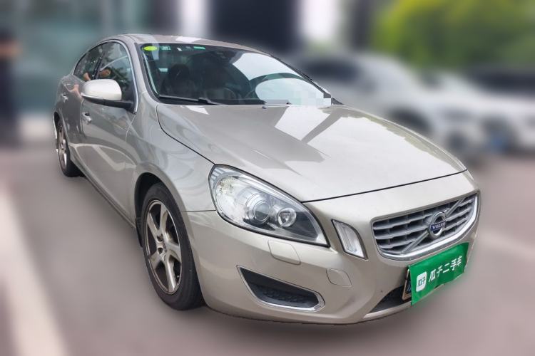 Used Volvo S60 2012 T5 Zhiya Edition Front Right 45 Deg