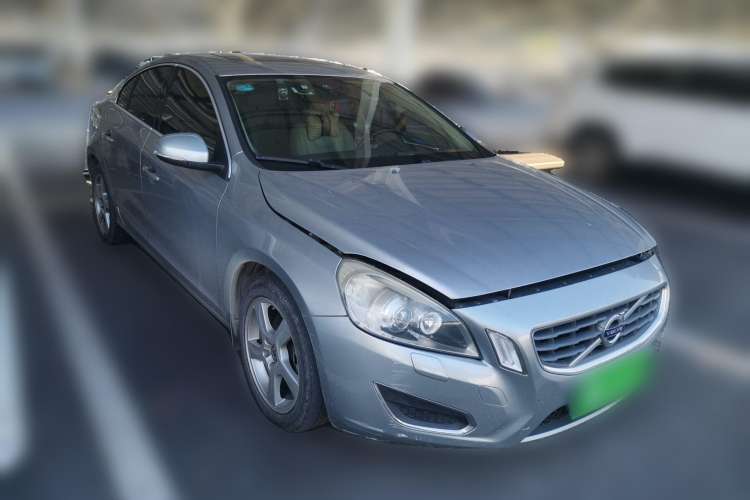 Used Volvo S60 2012 T5 Zhiya Edition Front Right 45 Deg