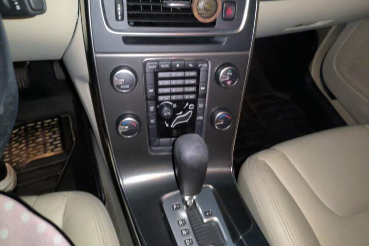 Used Volvo S60 2012 1.6T DRIVe Comfort Edition Gear Lever