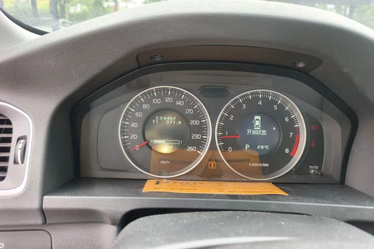 Used Volvo S60 2012 T5 Zhiya Edition Odometer Close Up