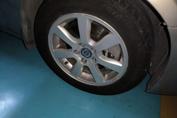 Used Volvo S60 2012 1.6T DRIVe Comfort Edition Right Front Wheel Hub