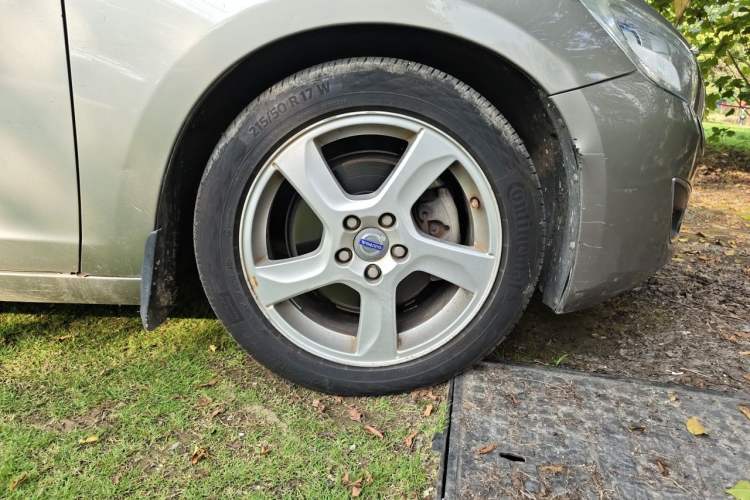 Used Volvo S60 2012 1.6T DRIVe Comfort Edition Right Front Wheel Hub