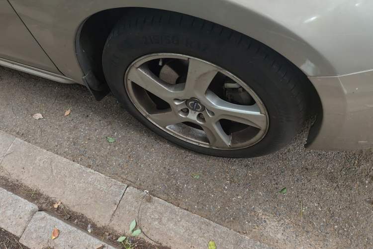 Used Volvo S60 2012 T5 Prestige Edition Right Front Wheel Hub