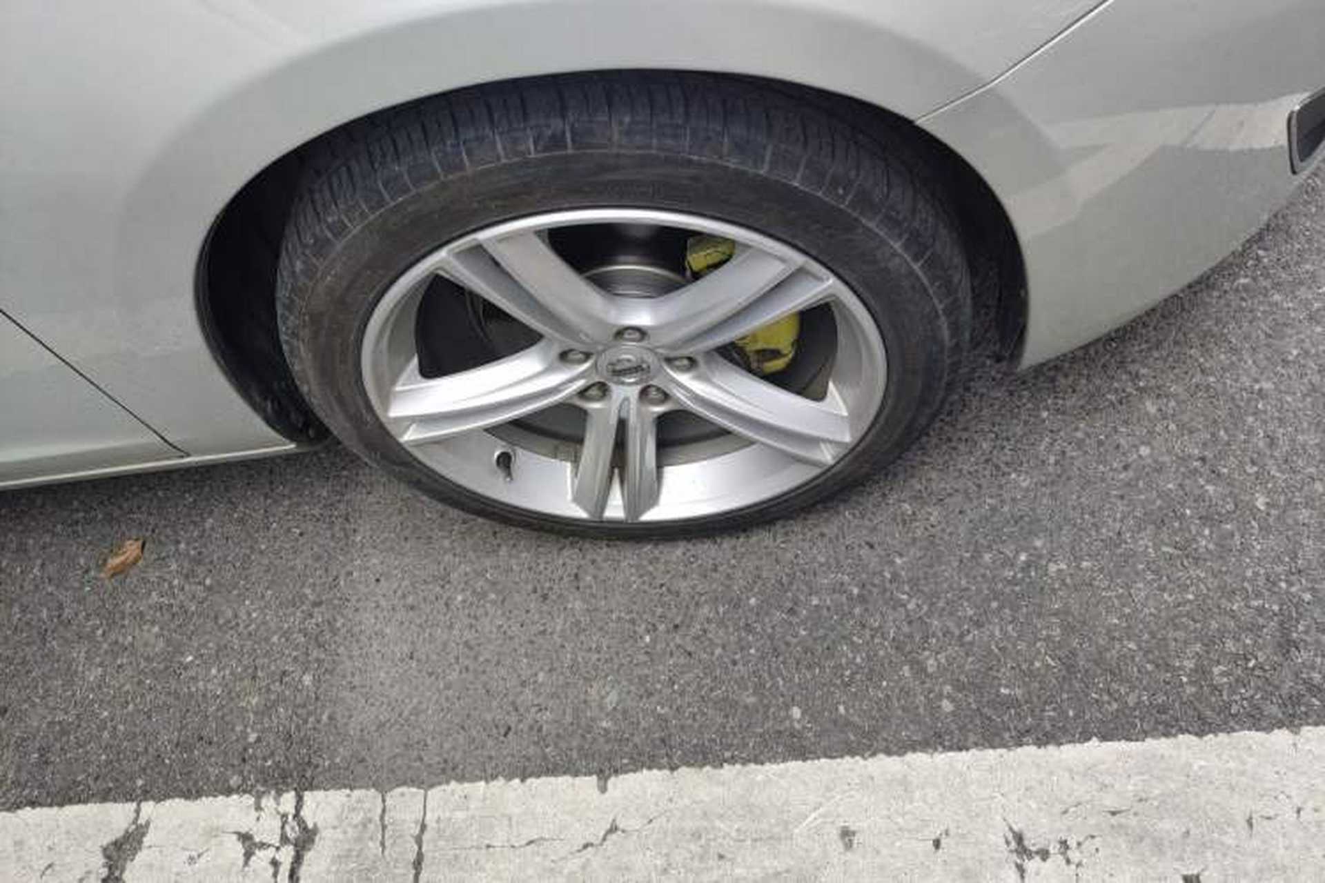 Used Volvo S60 2012 T5 Comfort Edition Right Front Wheel Hub