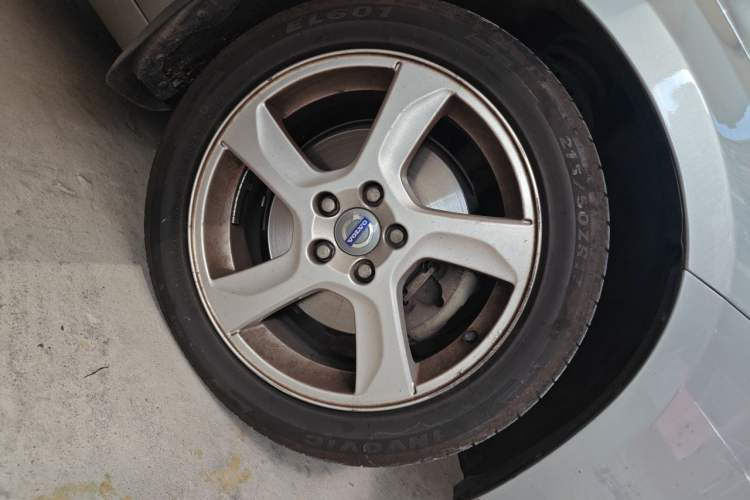 Used Volvo S60 2012 T5 Comfort Edition Right Front Wheel Hub