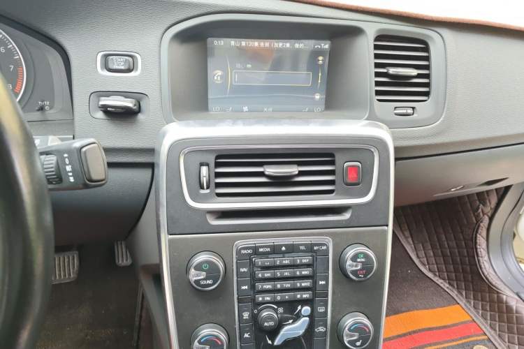 Used Volvo S60 2012 T5 Prestige Edition Audio And AC Panel