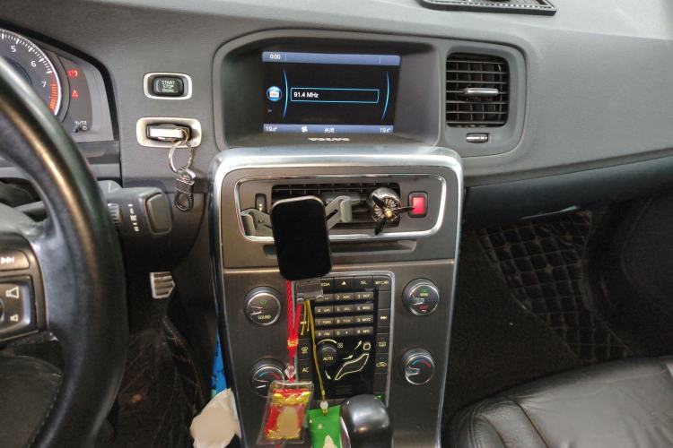 Used Volvo S60 2012 T5 Comfort Edition Audio And AC Panel