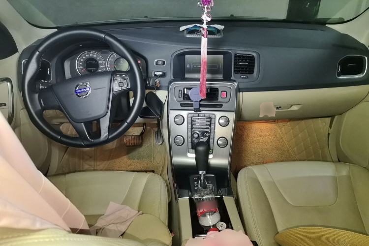 Used Volvo S60 2012 T5 Comfort Edition Center Console