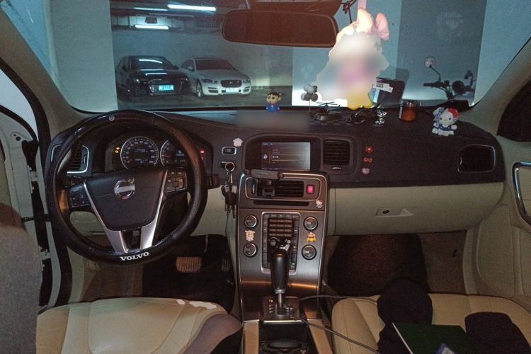 Used Volvo S60 2012 T5 Zhiya Edition Center Console
