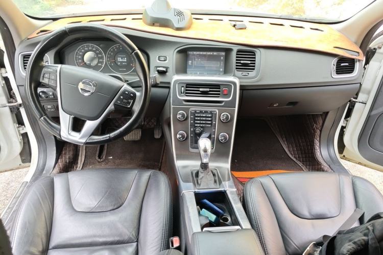 Used Volvo S60 2012 T5 Prestige Edition Center Console