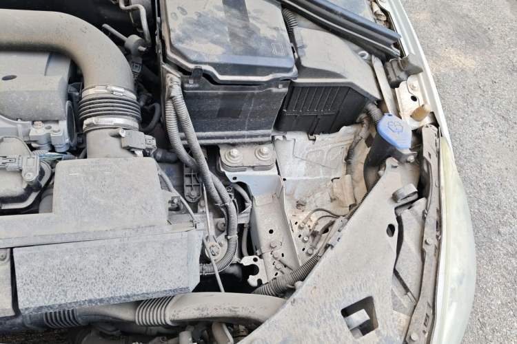 Used Volvo S60 2012 T5 Prestige Edition Engine Bay Left