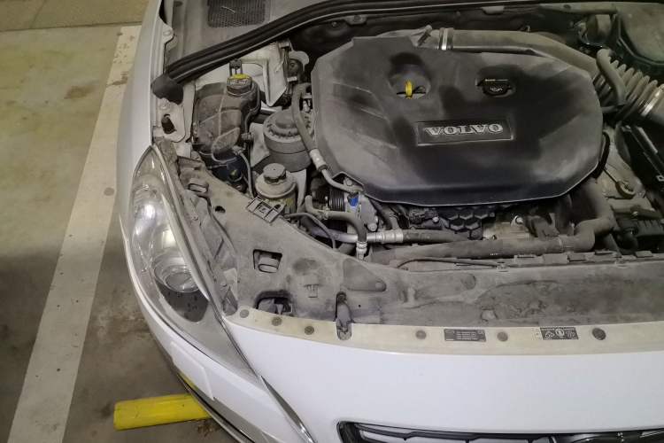 Used Volvo S60 2012 T5 Comfort Edition Engine Bay Right