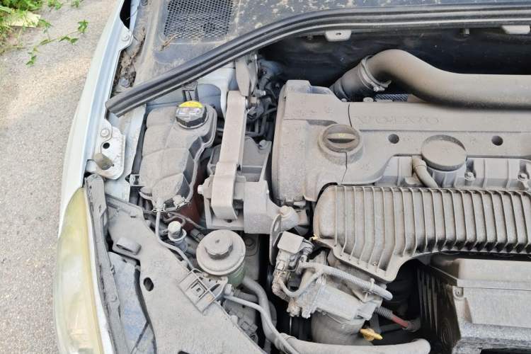 Used Volvo S60 2012 T5 Prestige Edition Engine Bay Right