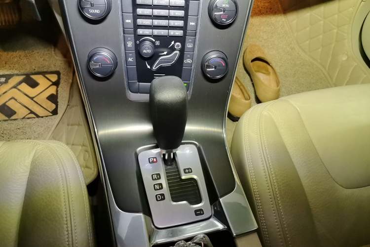 Used Volvo S60 2012 T5 Comfort Edition Gear Lever