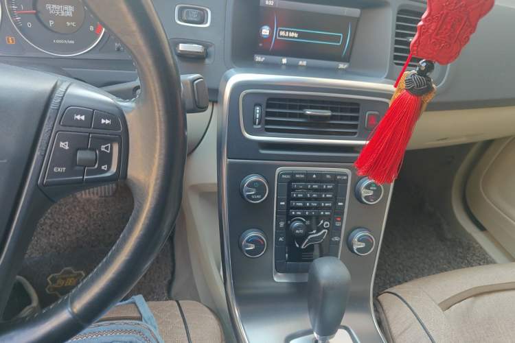 Used Volvo S60 2012 1.6T DRIVe Comfort Edition Audio And AC Panel