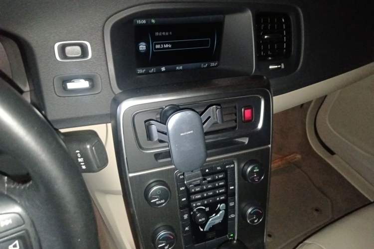 Used Volvo S60 2012 T5 Prestige Edition Audio And AC Panel