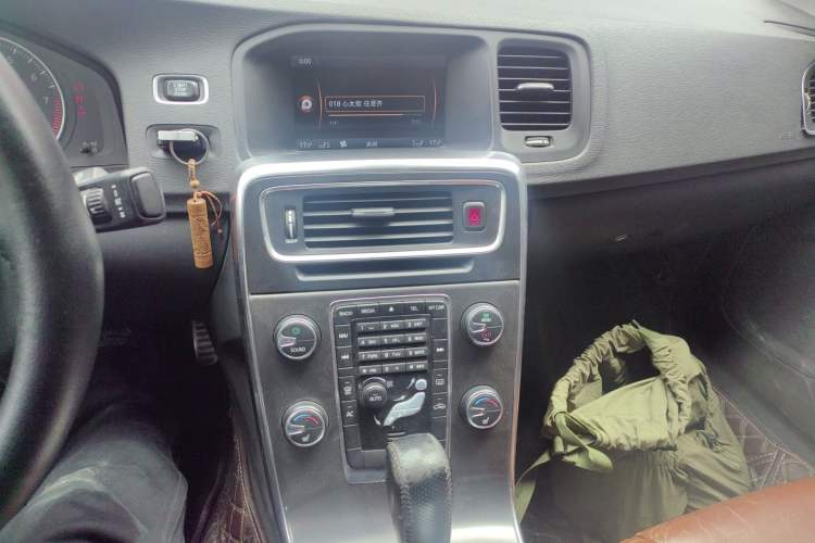 Used Volvo S60 2012 T5 Zhiya Edition Audio And AC Panel