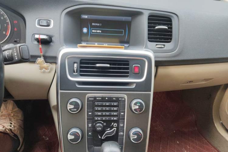 Used Volvo S60 2012 T5 Comfort Edition Audio And AC Panel