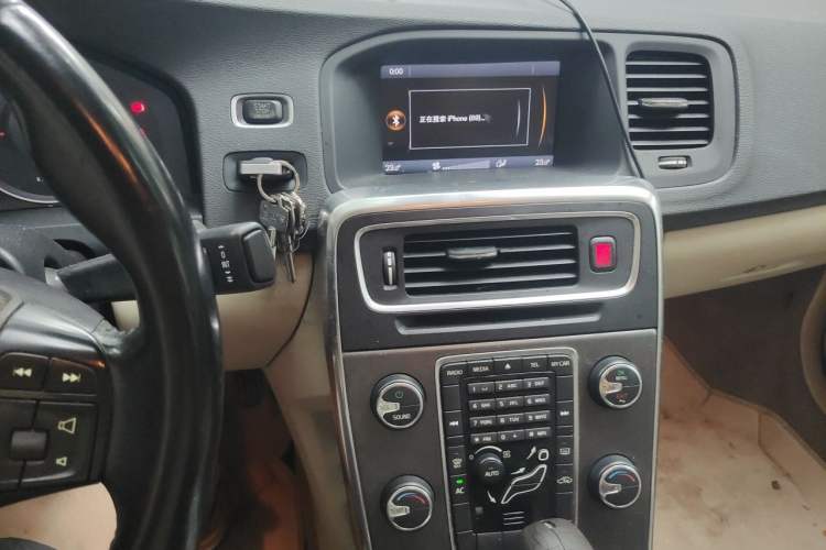 Used Volvo S60 2012 1.6T DRIVe Comfort Edition Audio And AC Panel