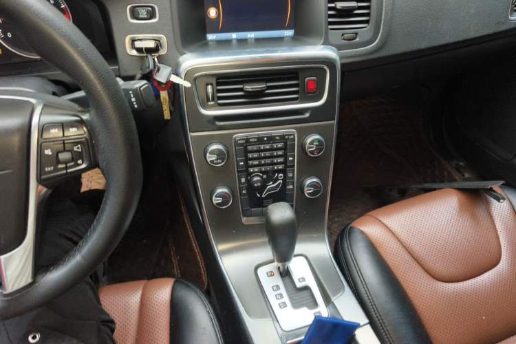 Used Volvo S60 2012 1.6T DRIVe ZhiShang Edition Audio And AC Panel