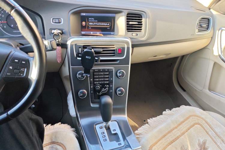 Used Volvo S60 2012 1.6T DRIVe Comfort Edition Audio And AC Panel