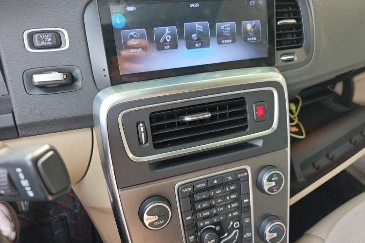 Used Volvo S60 2012 T5 Comfort Edition Audio And AC Panel