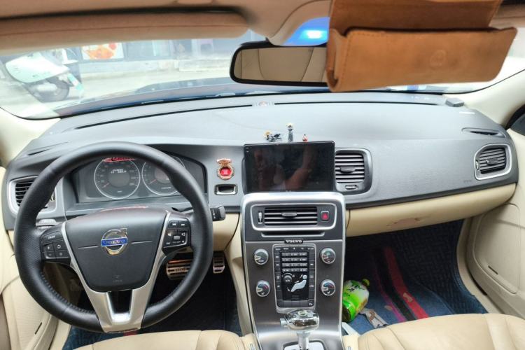 Used Volvo S60 2012 T5 Comfort Edition Center Console