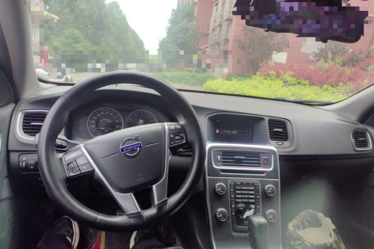 Used Volvo S60 2012 T5 Zhiya Edition Center Console