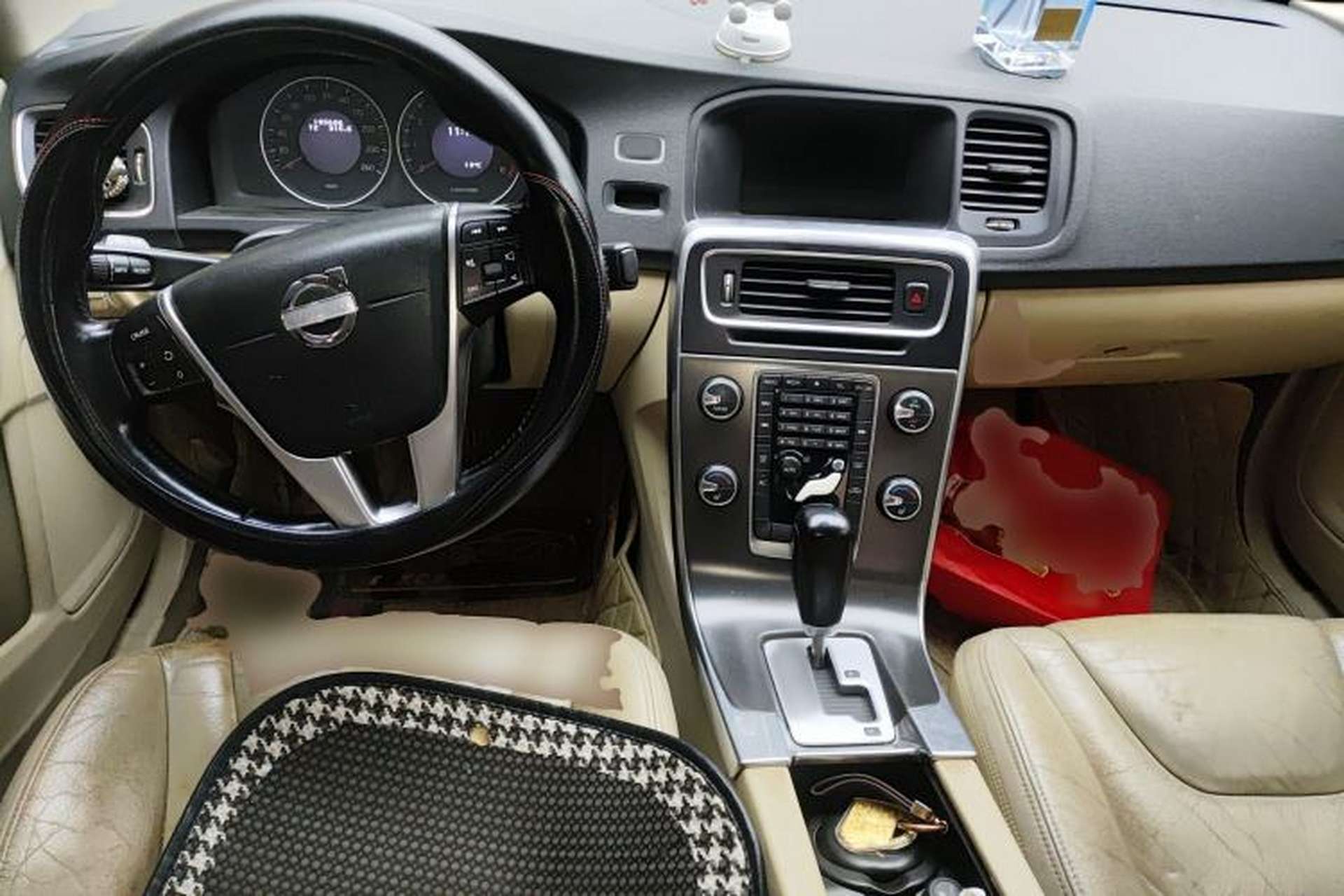 Used Volvo S60 2012 T5 Comfort Edition Center Console