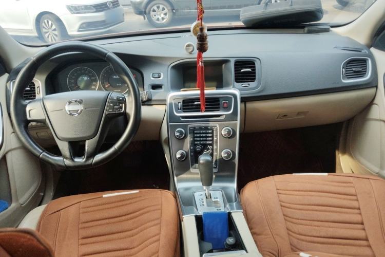 Used Volvo S60 2012 T5 Comfort Edition Center Console