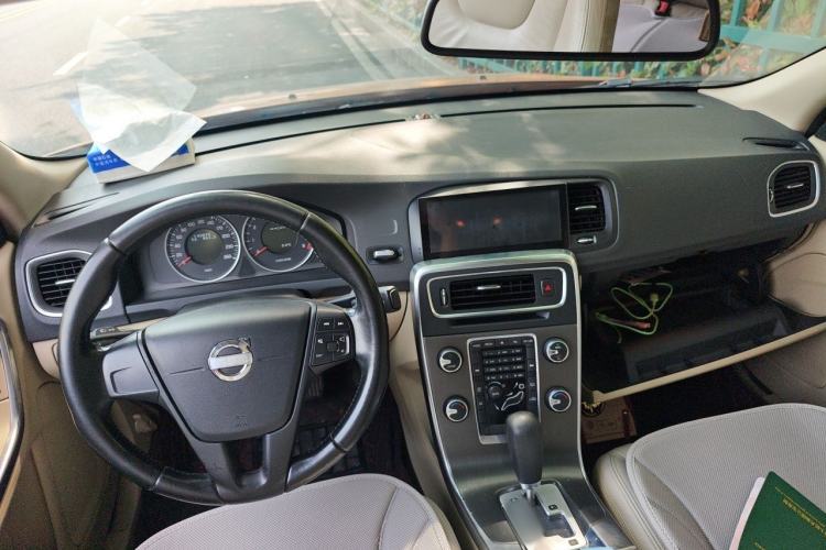 Used Volvo S60 2012 T5 Comfort Edition Center Console