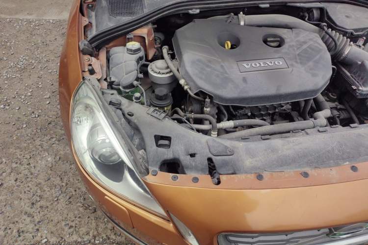 Used Volvo S60 2012 T5 Zhiya Edition Engine Bay Right